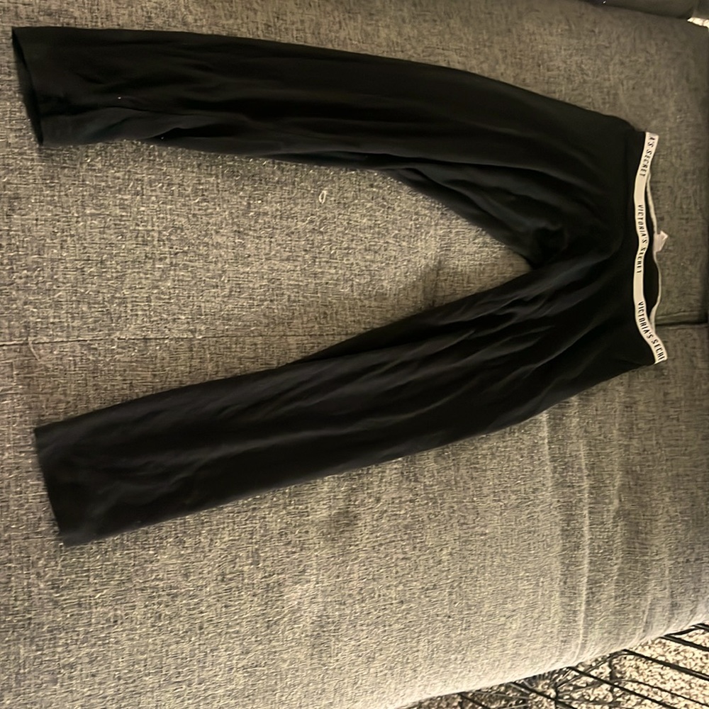 Black Victoria’s Secret leggings